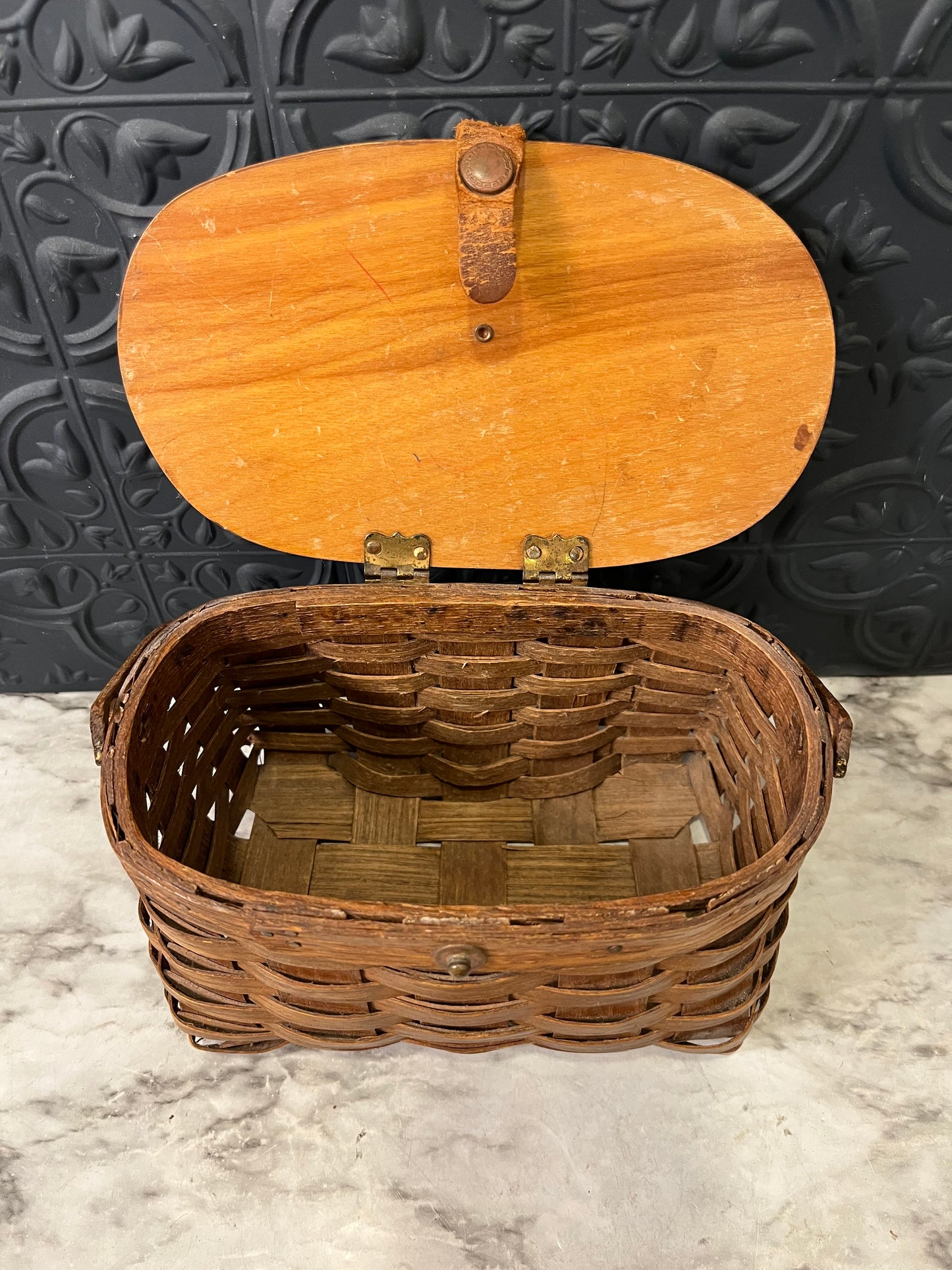 Small woven basket with lid and handle
