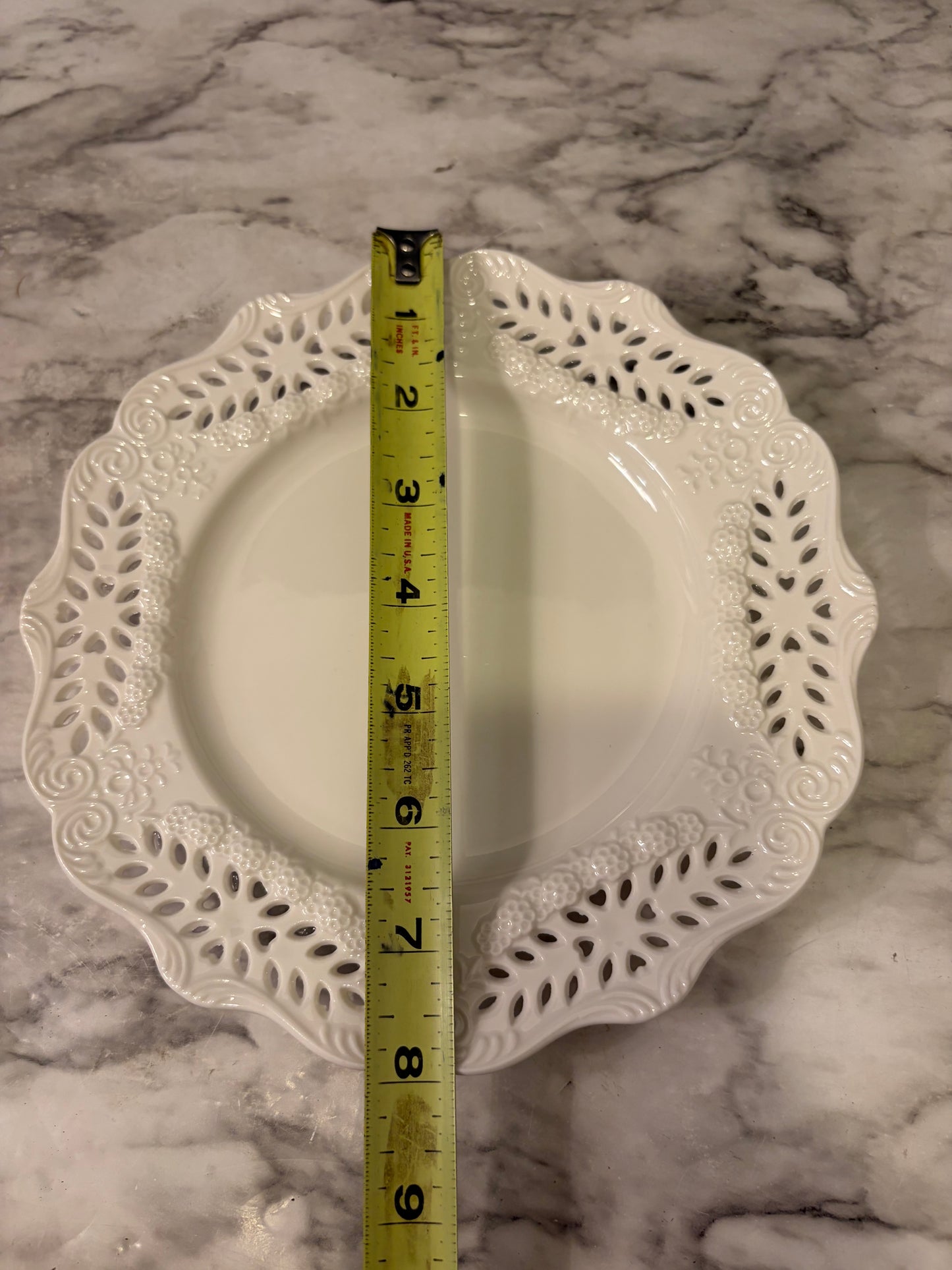 Peppertree Tabletops Round Lace Edge Plate