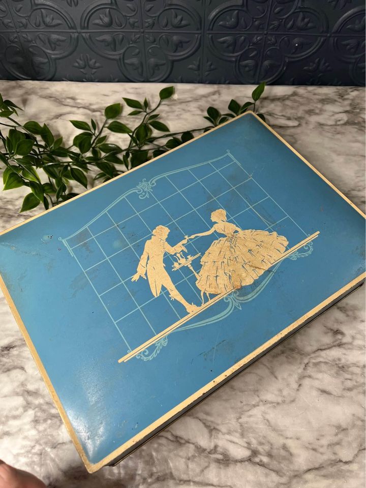 Nabisco Blue cookie tin
