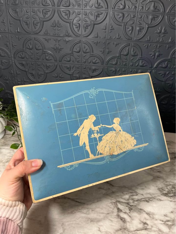 Nabisco Blue cookie tin