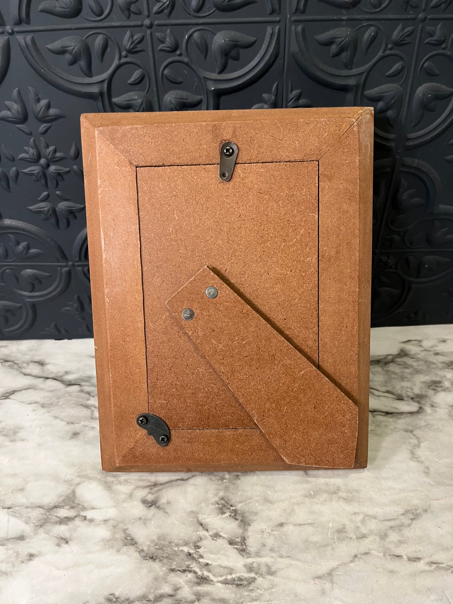 Ribbed Tan Stone Frame