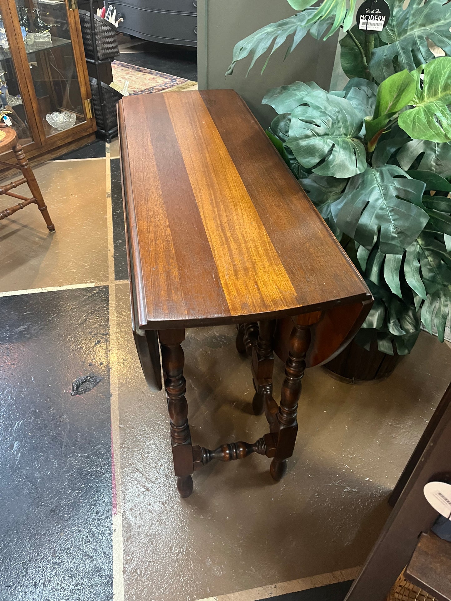 Wood Spindle gate leg dining table