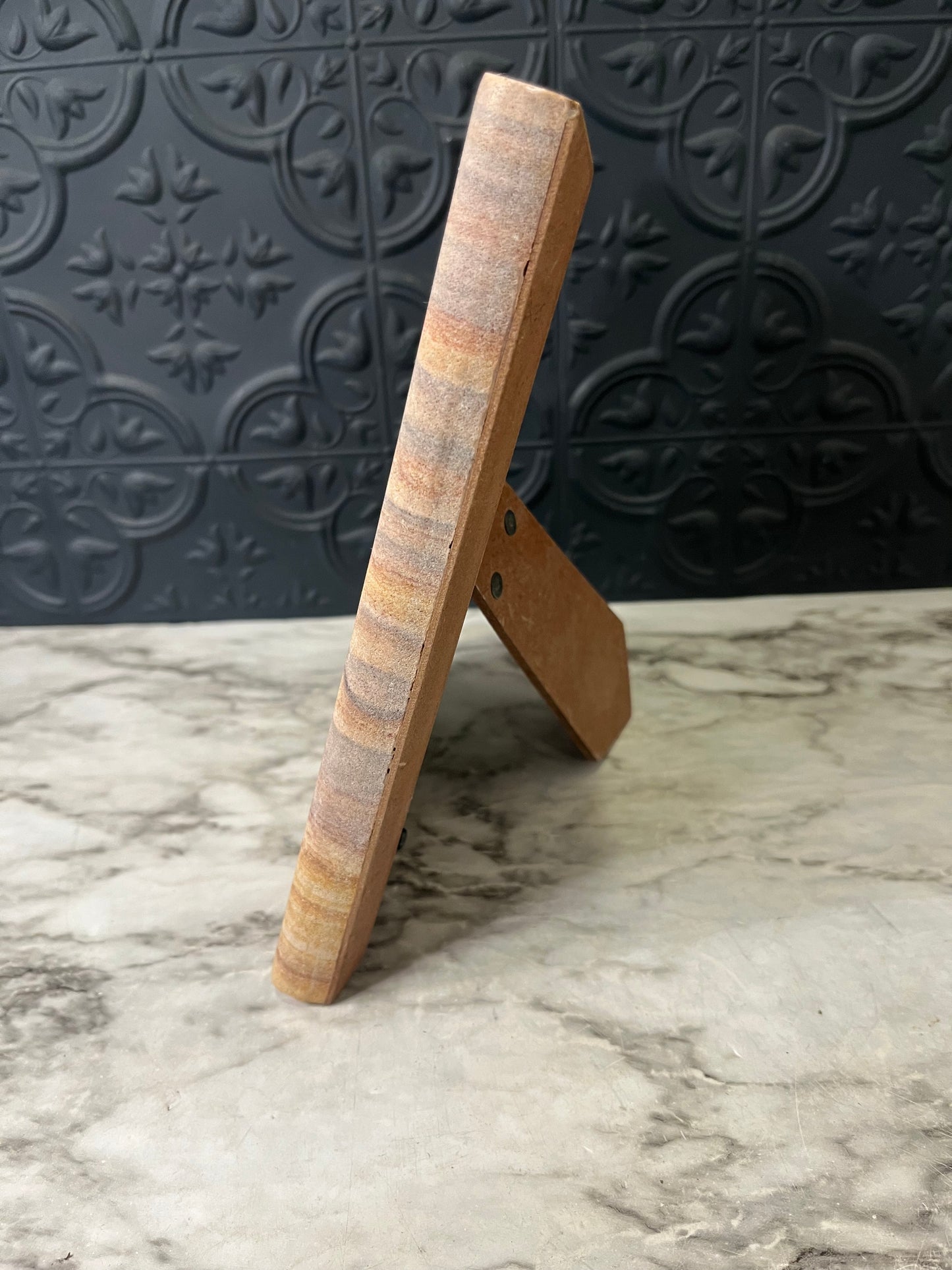 Ribbed Tan Stone Frame