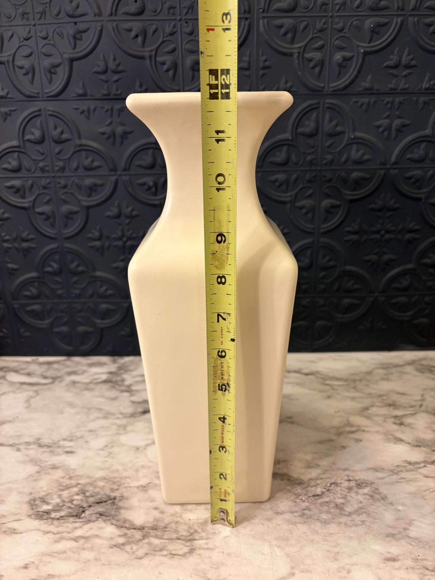 Cream Vase Possible Haegar