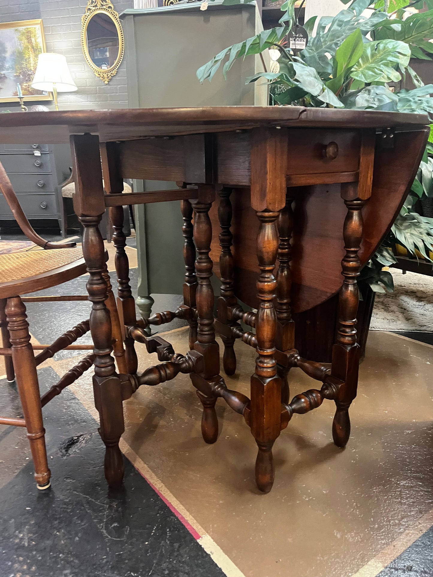Wood Spindle gate leg dining table