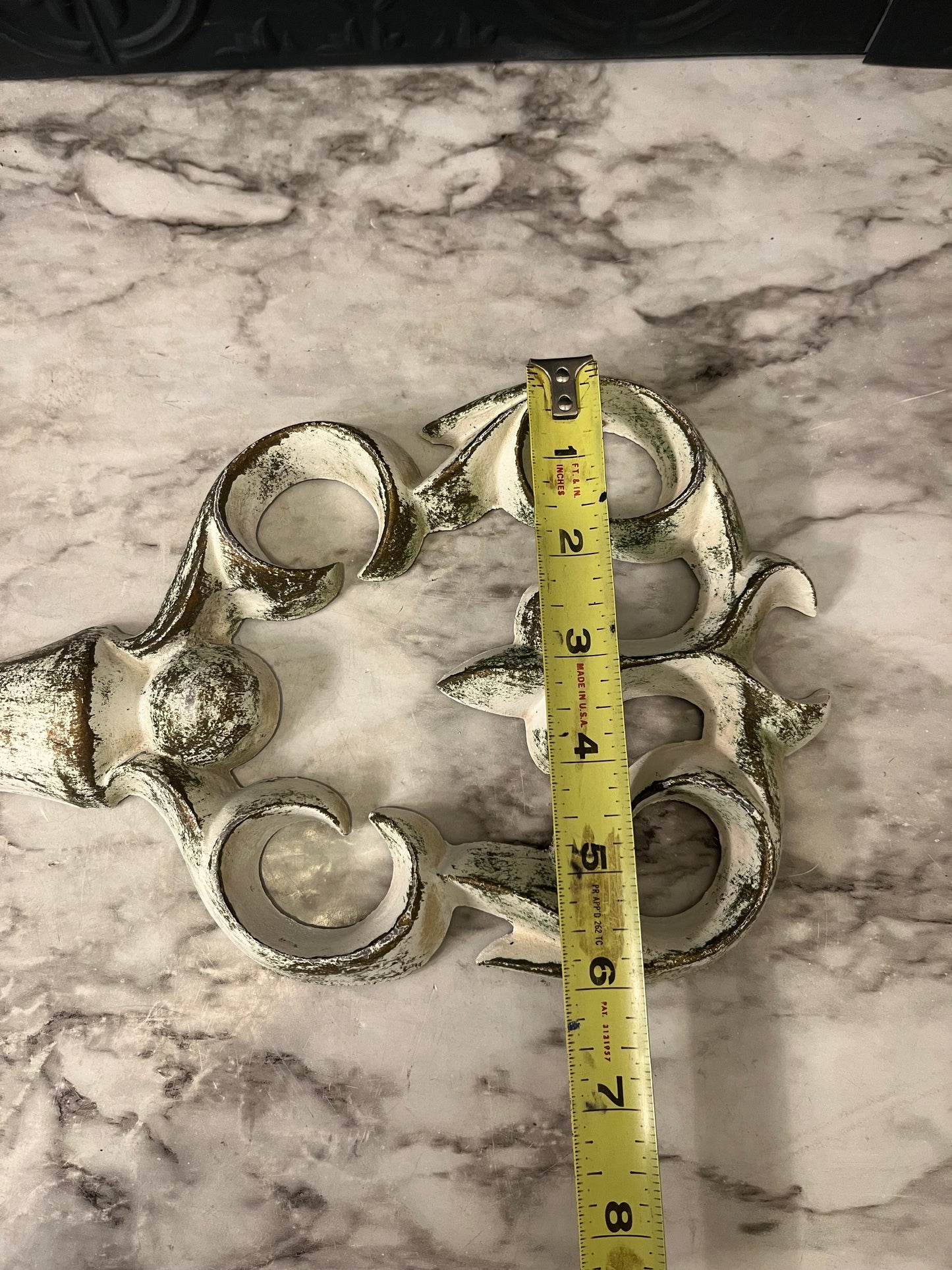 White Metal Key wall Decor Lg