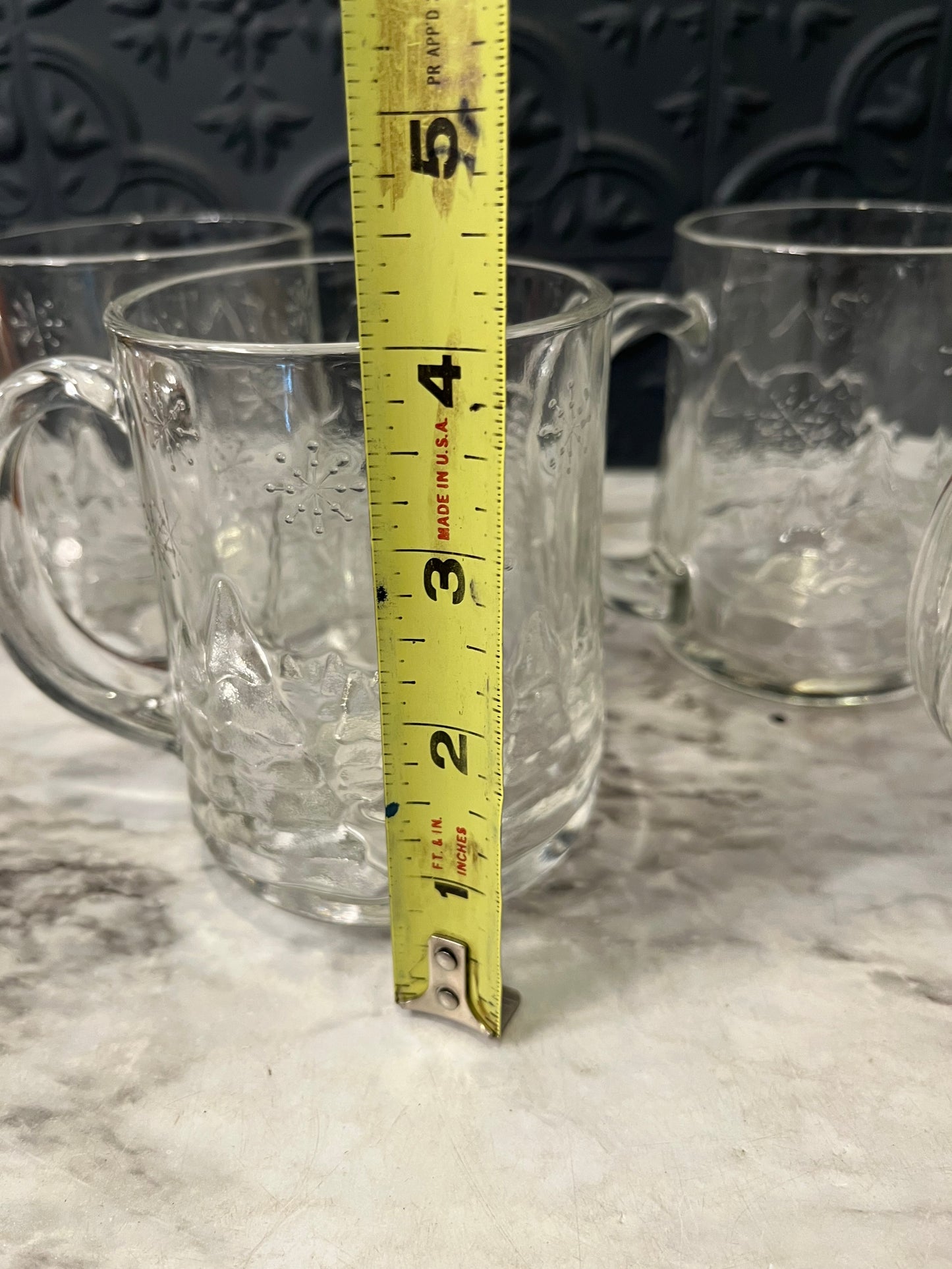 Luminarc clear glass mug with winter scene x4