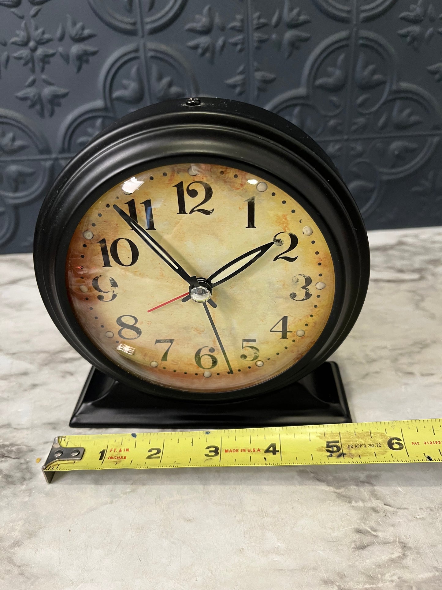Round Black mantle clock