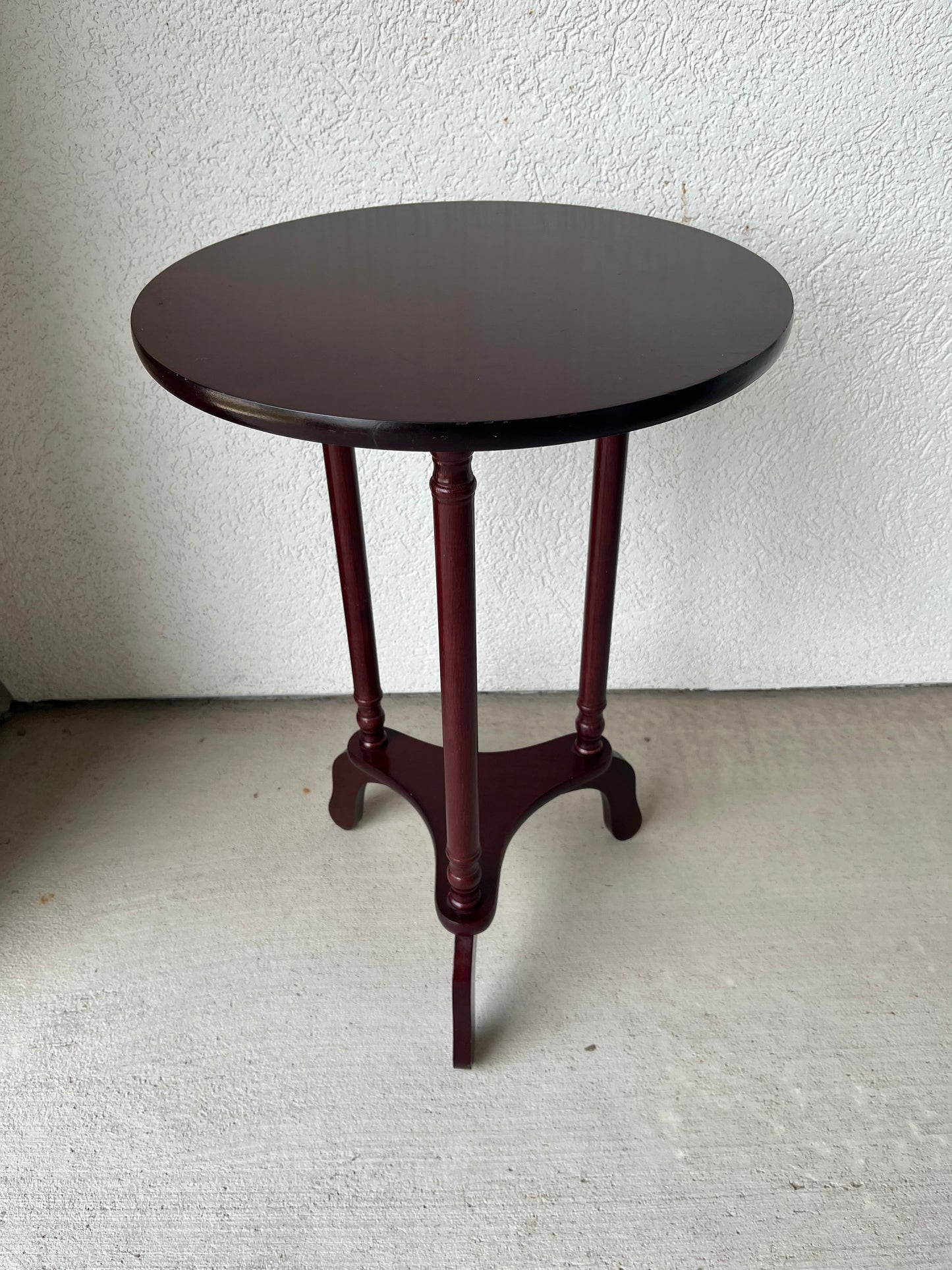 Small Wood Round Table Cherry Color