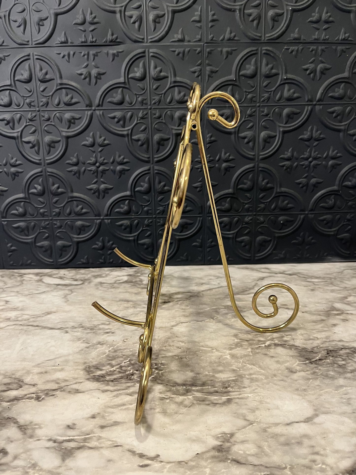 Brass swirl easel