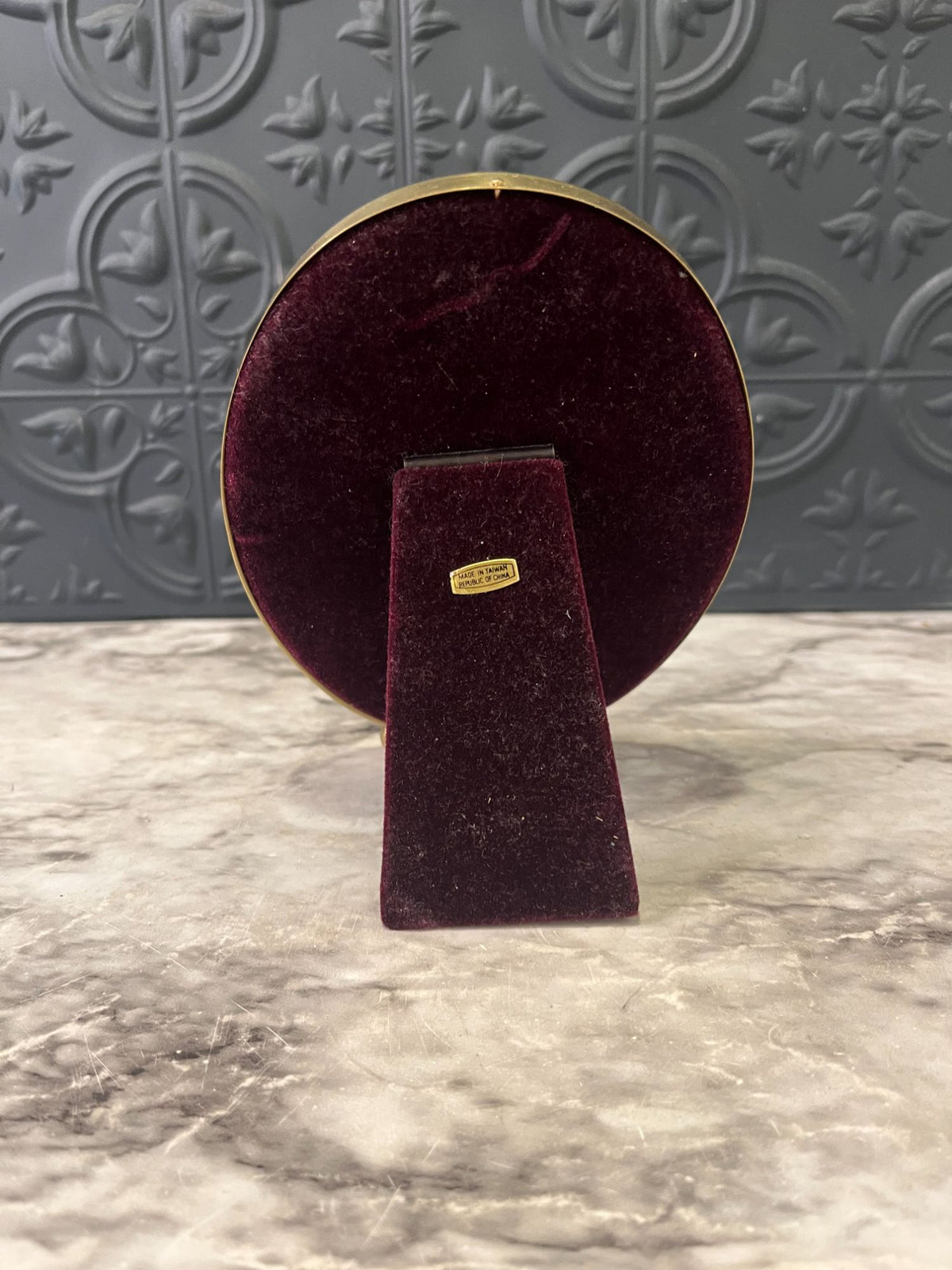 Oval brass frame small