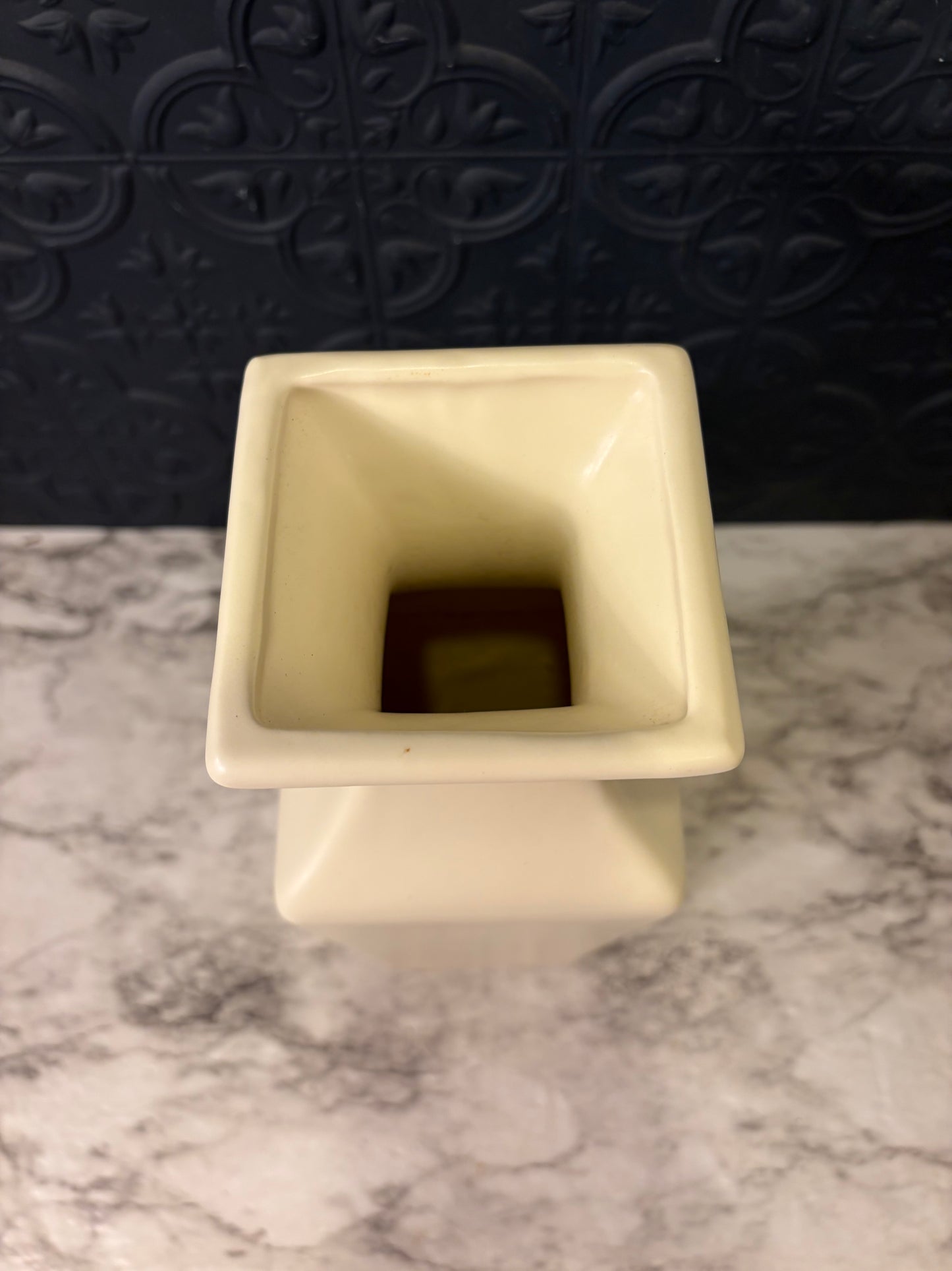 Cream Vase Possible Haegar