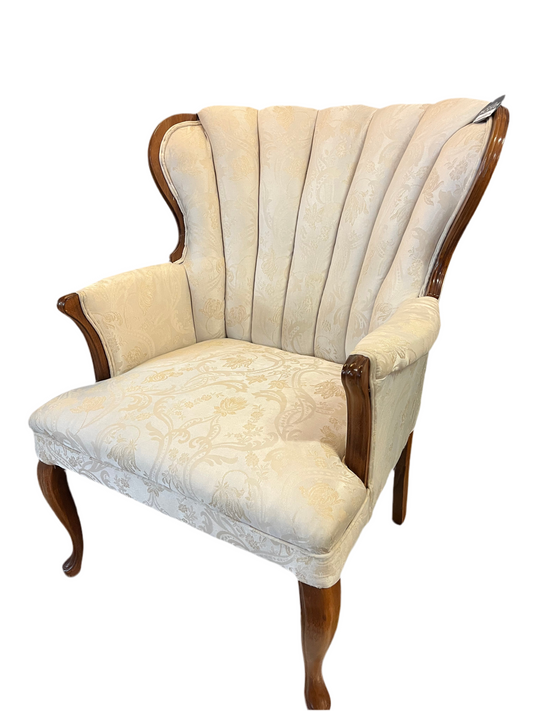 White Vintage sitting chair