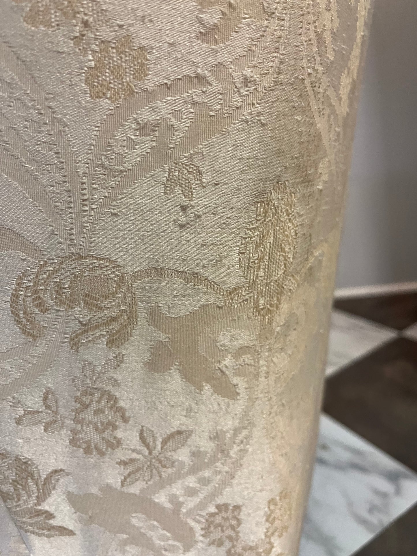 White Vintage sitting chair