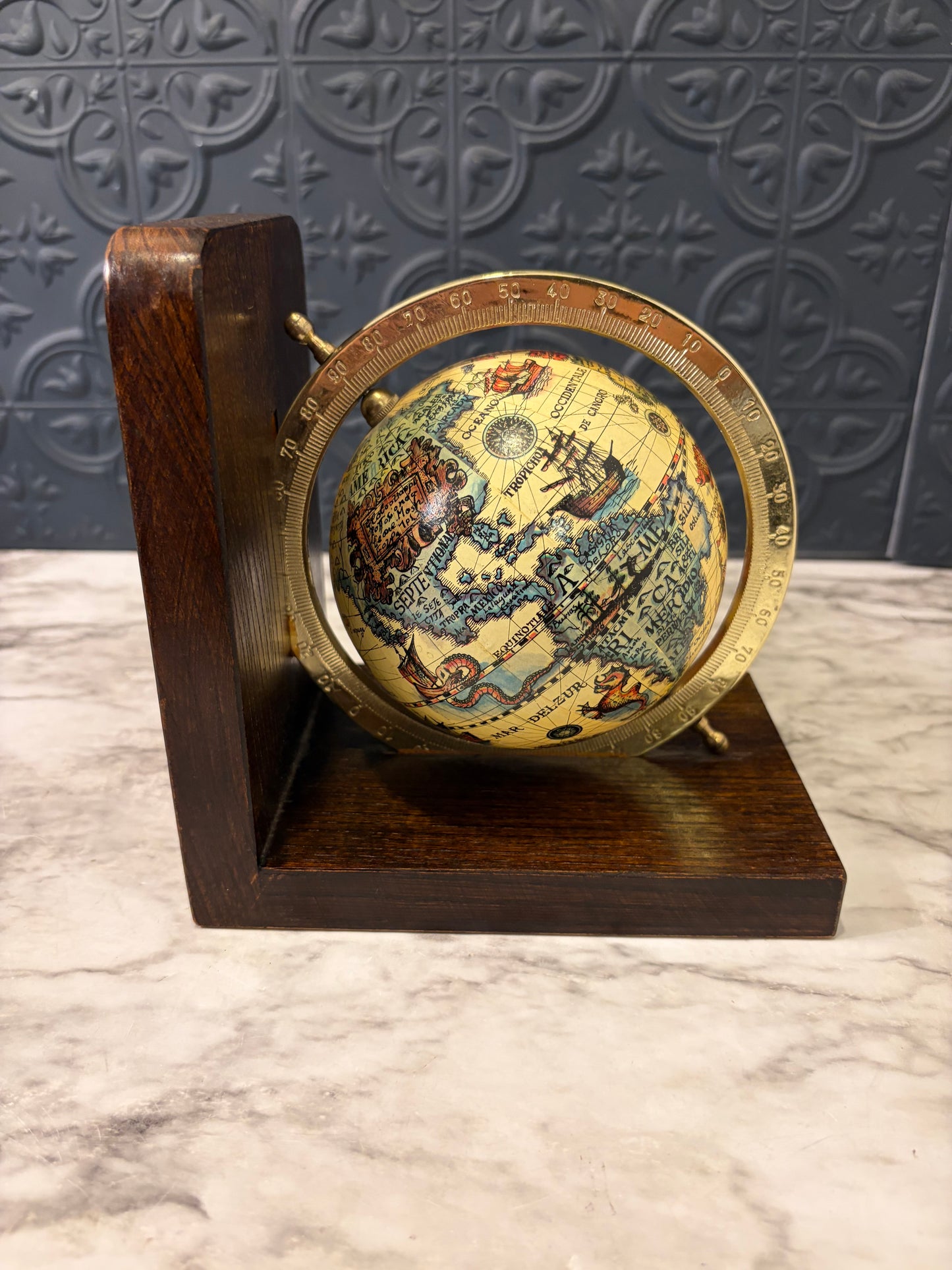 Globe Bookend with Brass - 1 only