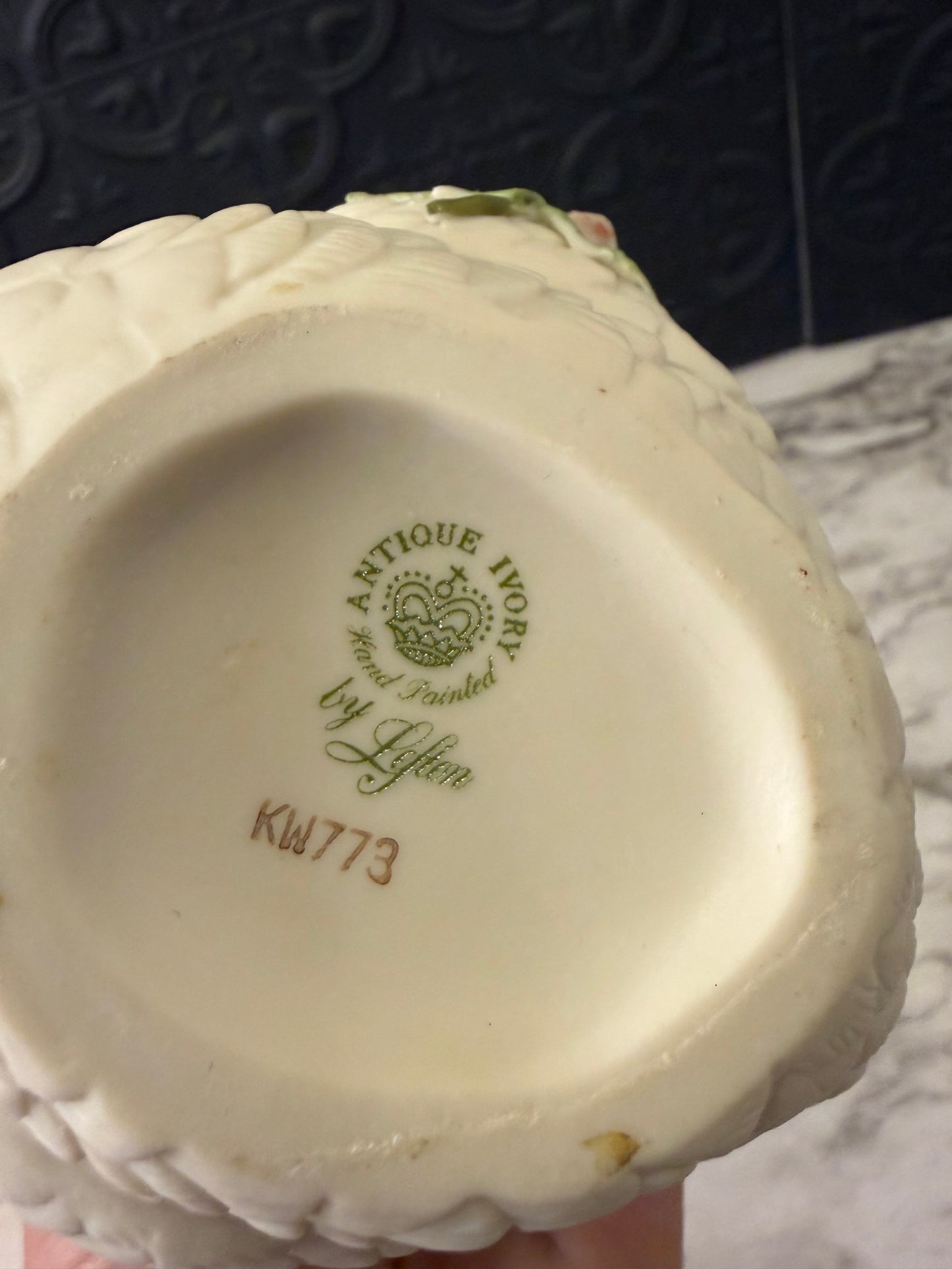 Porcelain Swan Antique Ivory