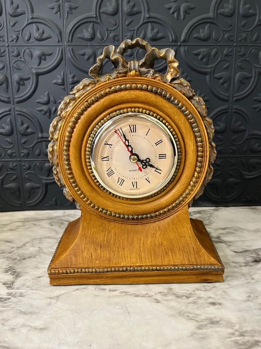 Quartz clock in Gold Resin with Bow