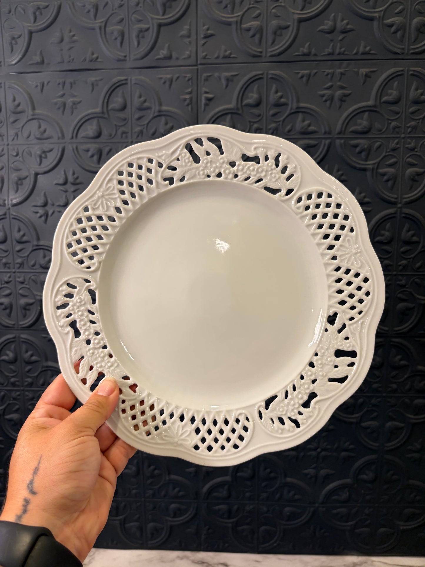 White Lace Edge Plate 10"