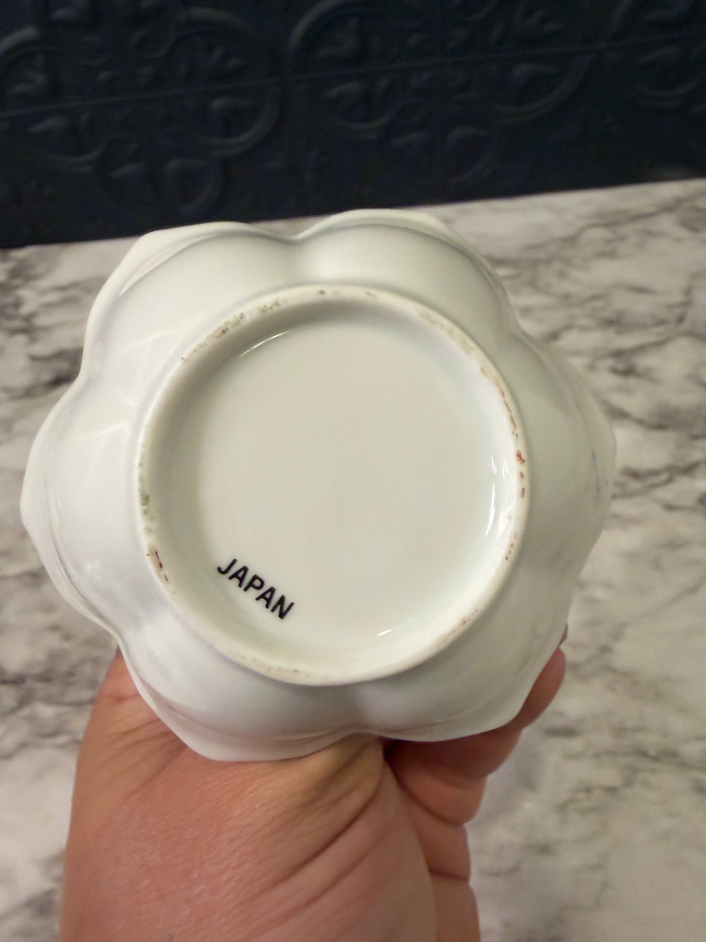 Porcelain Basket with Bluebird Mini