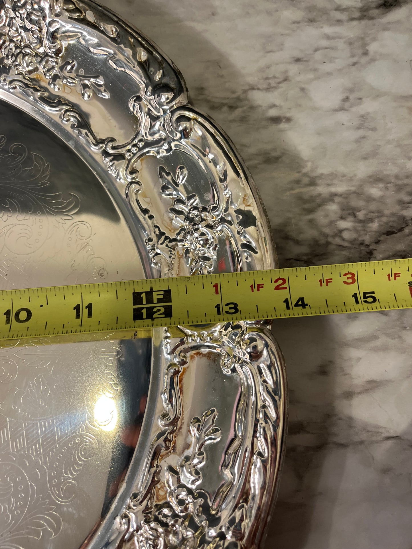 Round etched Silver color tray