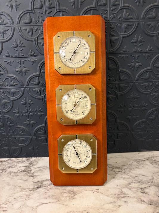 Light Wood Weather Station with Key