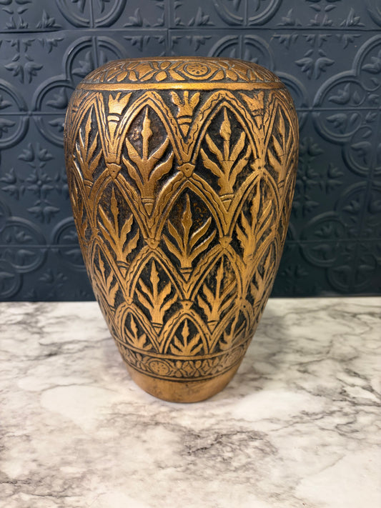 Black and Gold Vase with Engraved Leaf Pattern