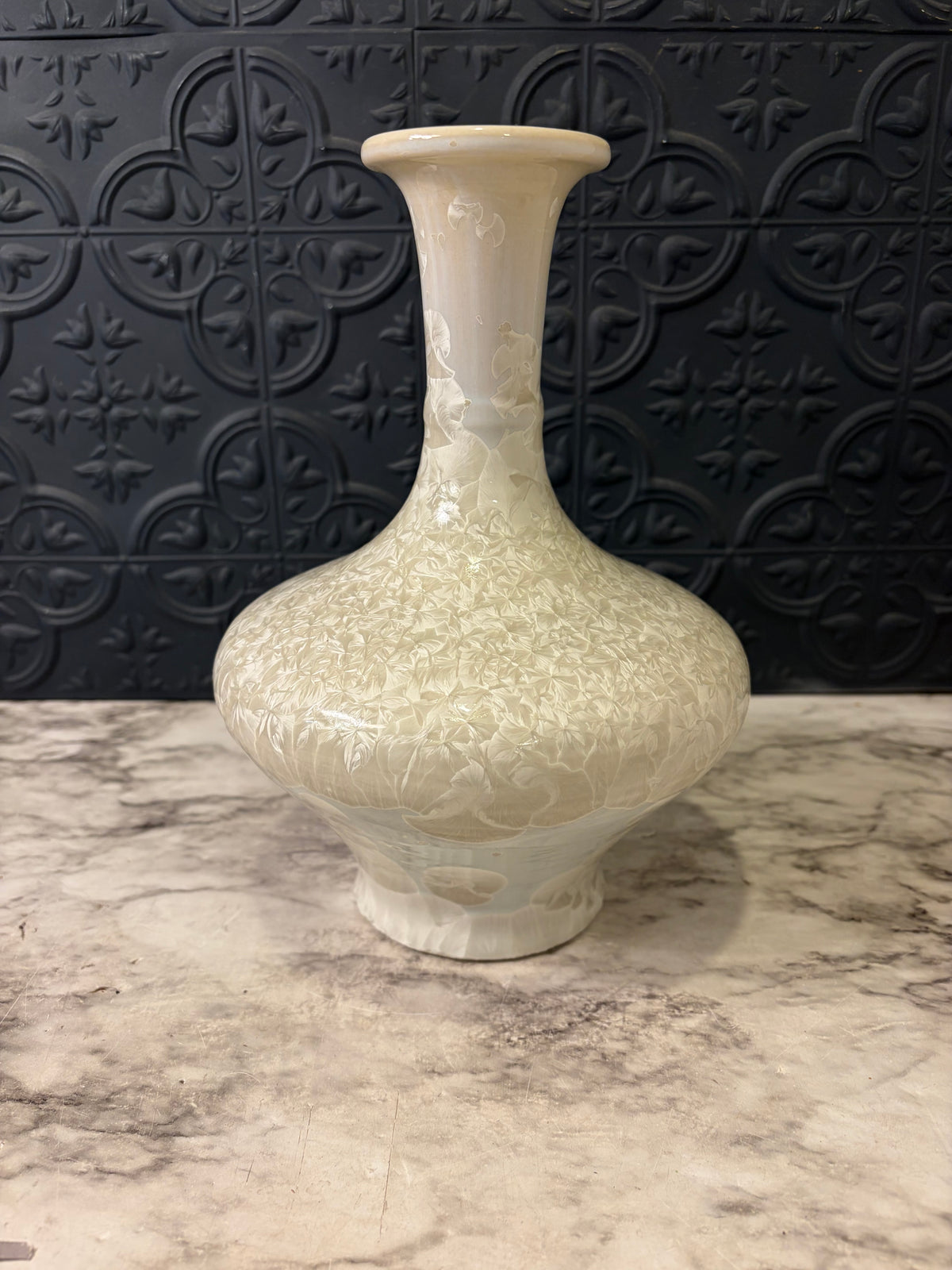 Chinese Cream and white Cystalline Glaze Pottery Vase
