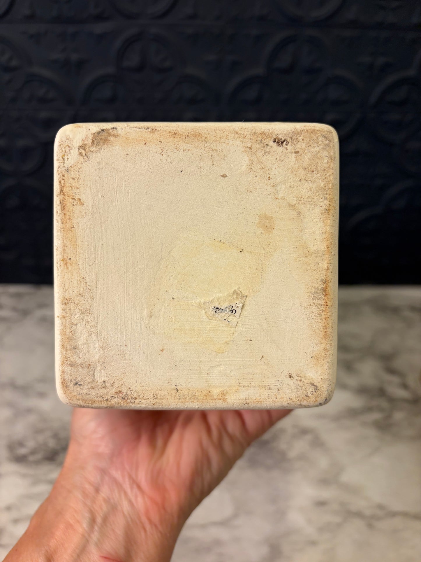 Cream Vase Possible Haegar