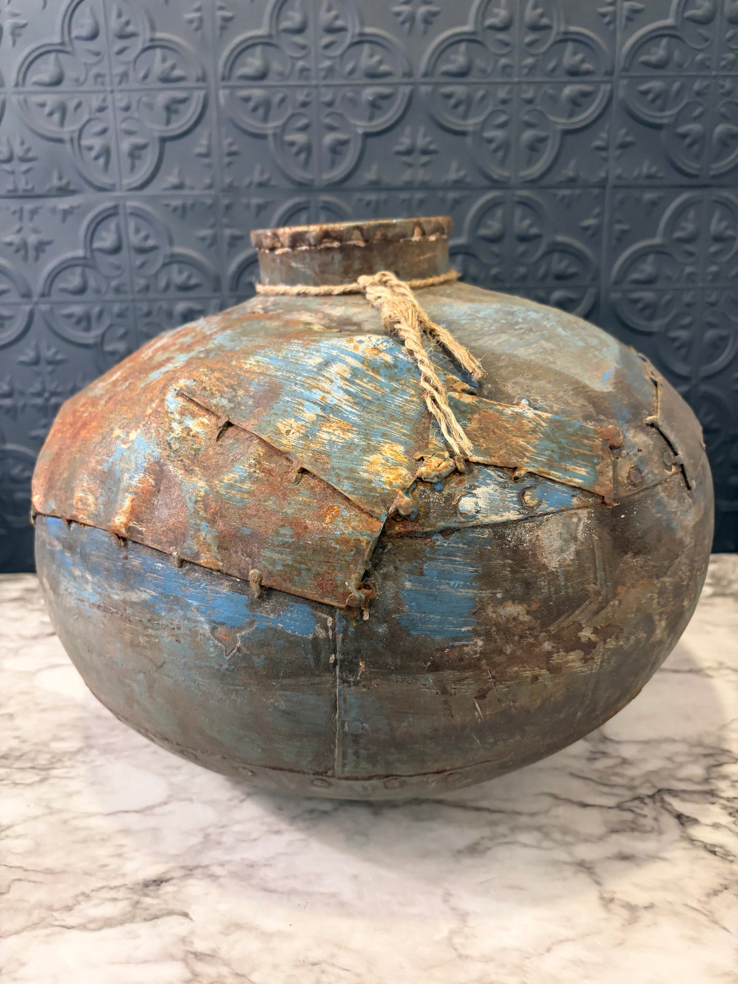 Round Metal Pot Blue Distress