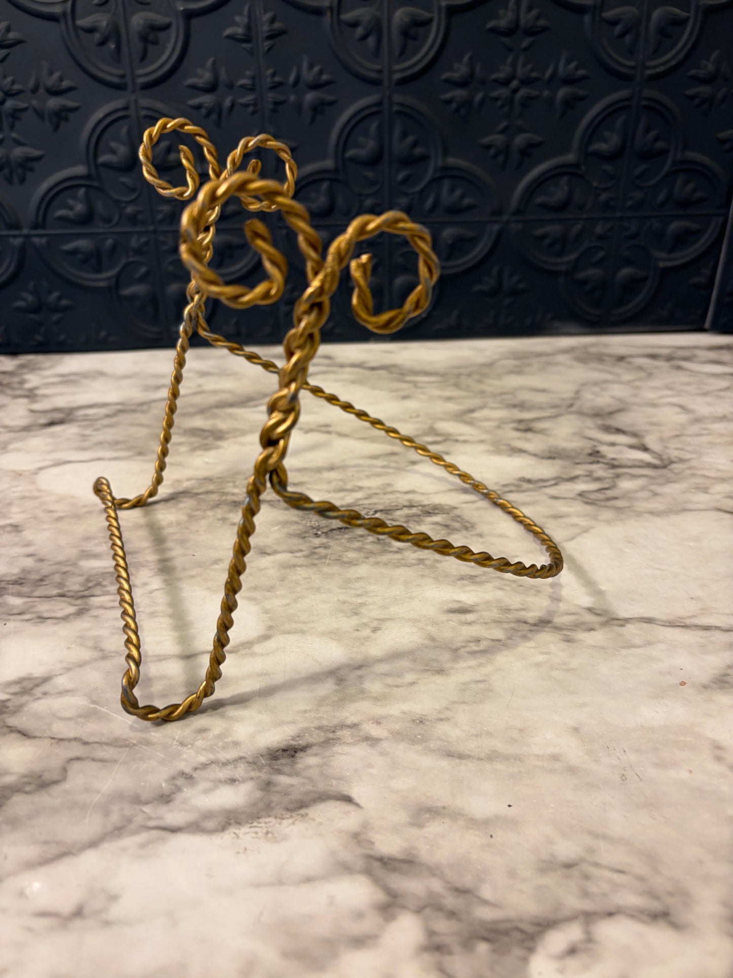 Gold Twisted Wire Picture Stand