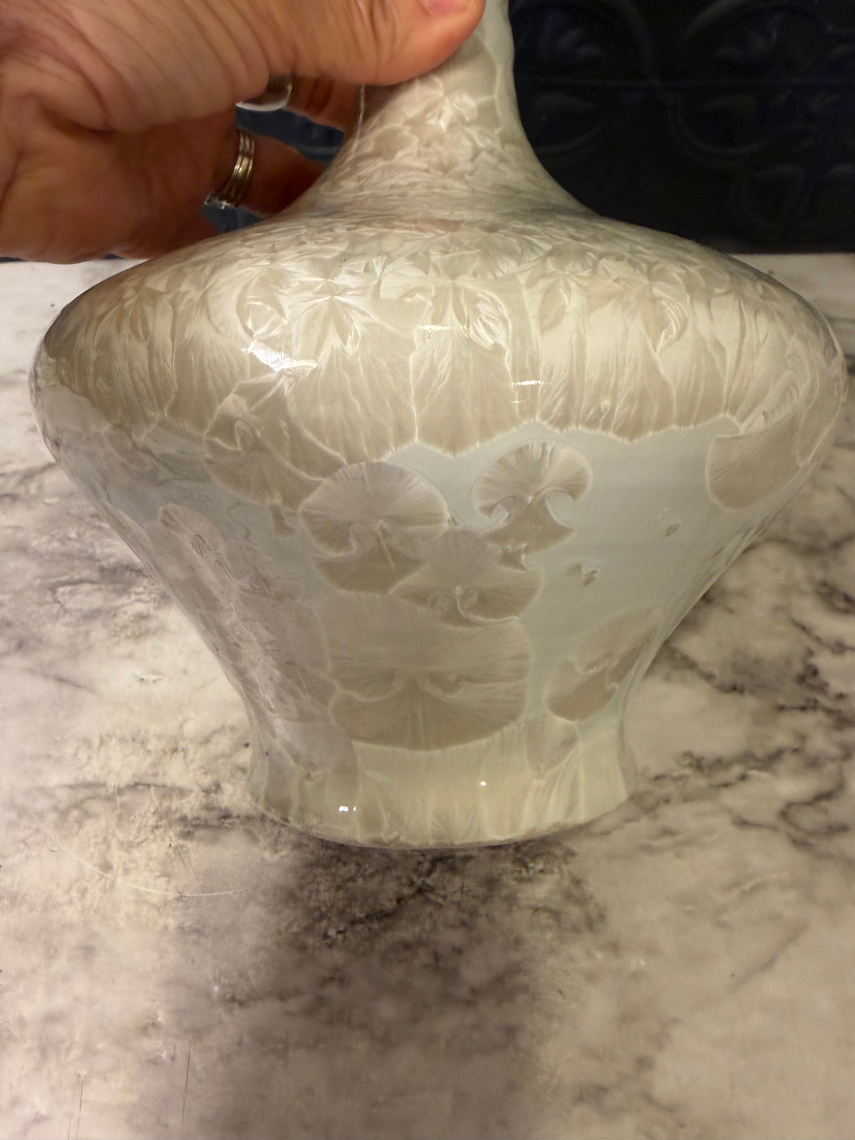 Chinese Cream and white Cystalline Glaze Pottery Vase