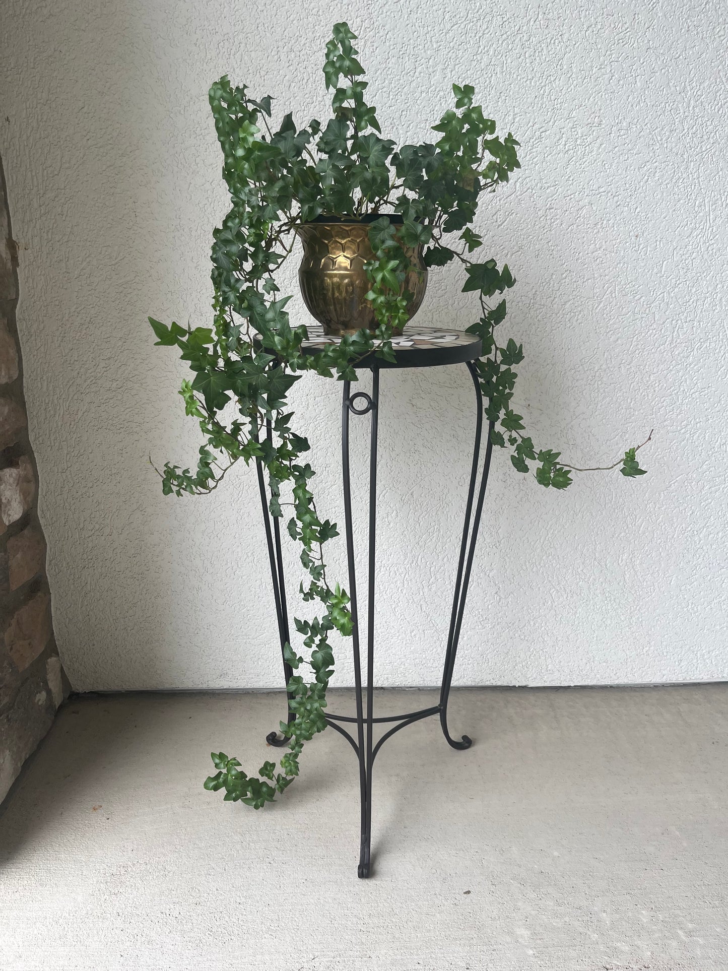 Black Metal Mosaic Plant Stand