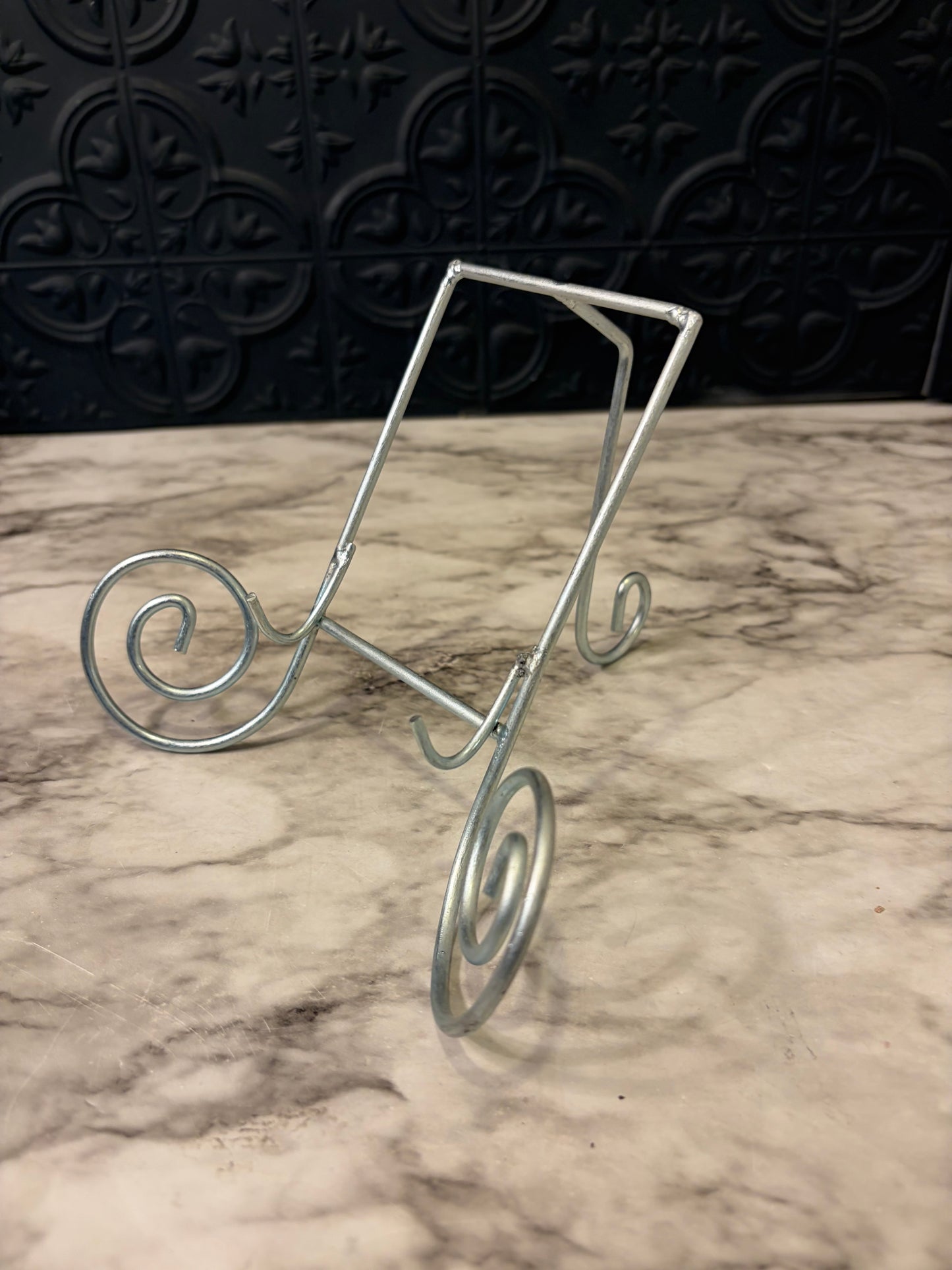Silver Twisted Metal Easel