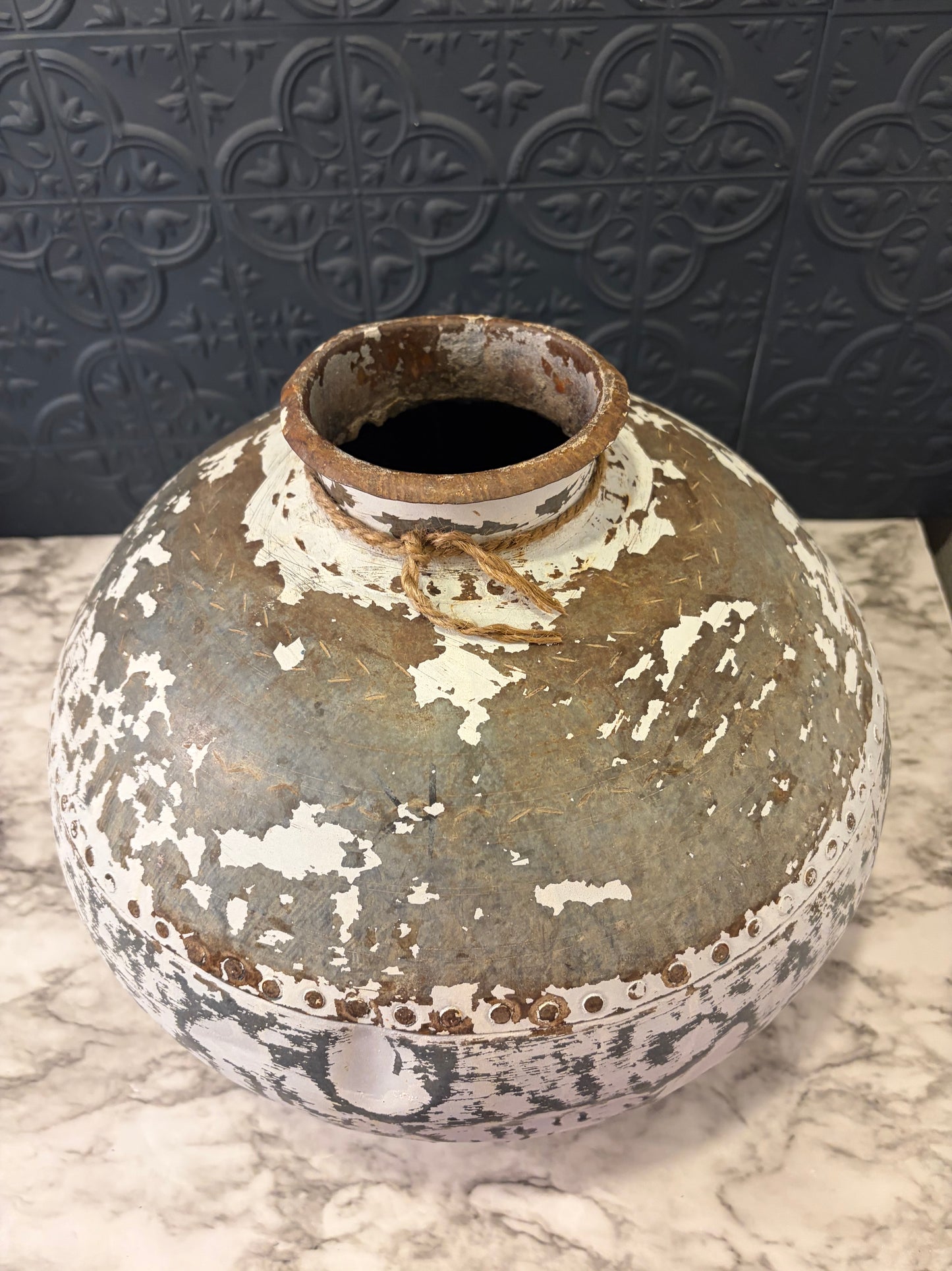 Round Metal Pot White Distress