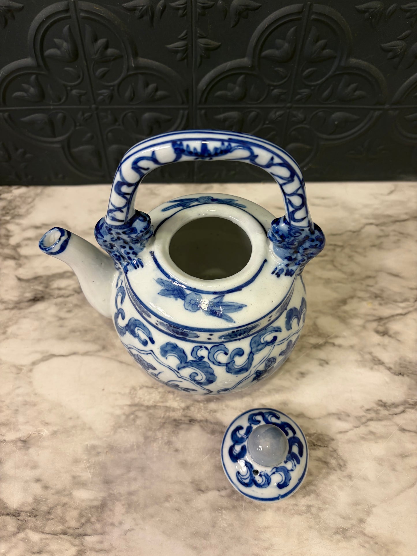 Blue and White Porcelain Teapot with Gecko handle