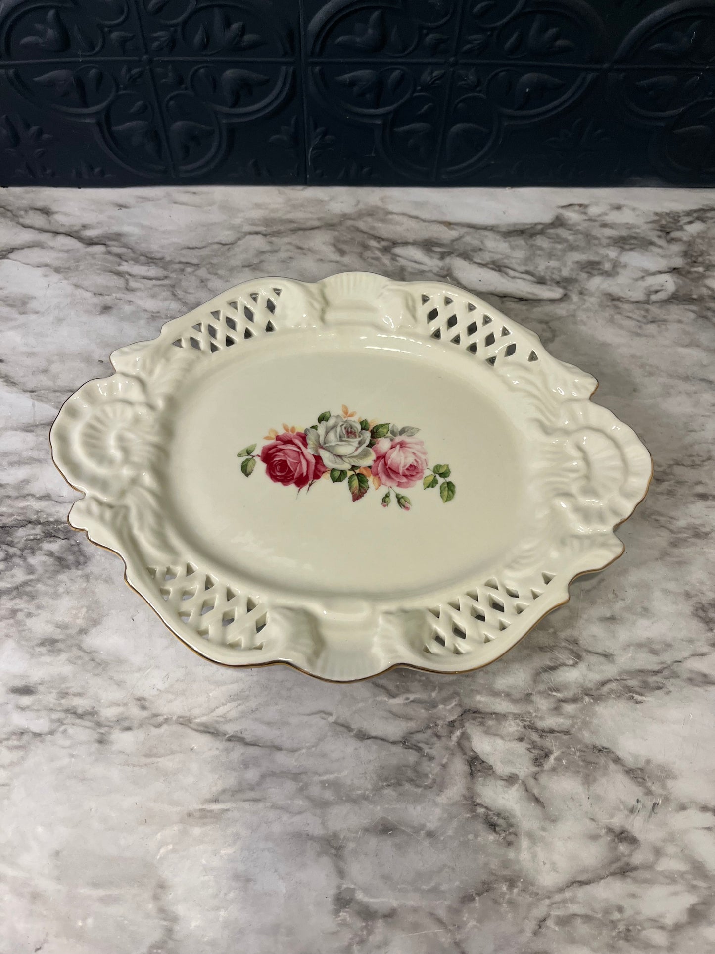 Oval Victorian Rose Tray with Lace design