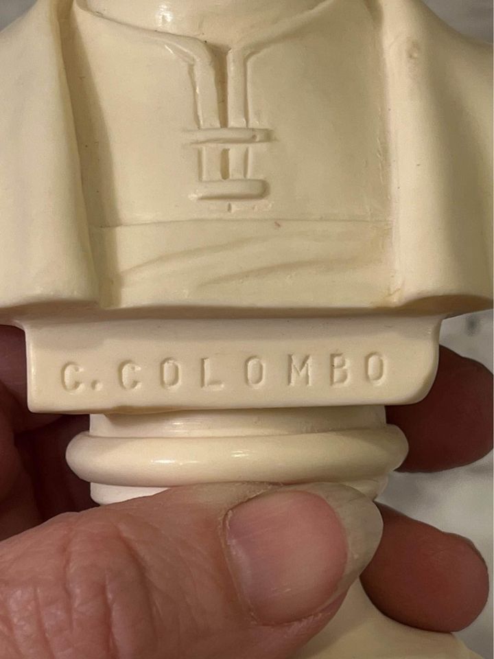 Colombo cream bust small