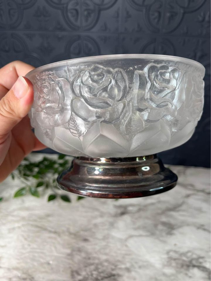 Frosted rose relief bowl