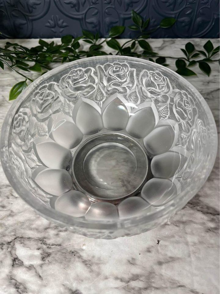 Frosted rose relief bowl