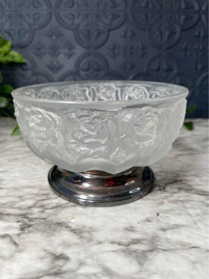 Frosted rose relief bowl