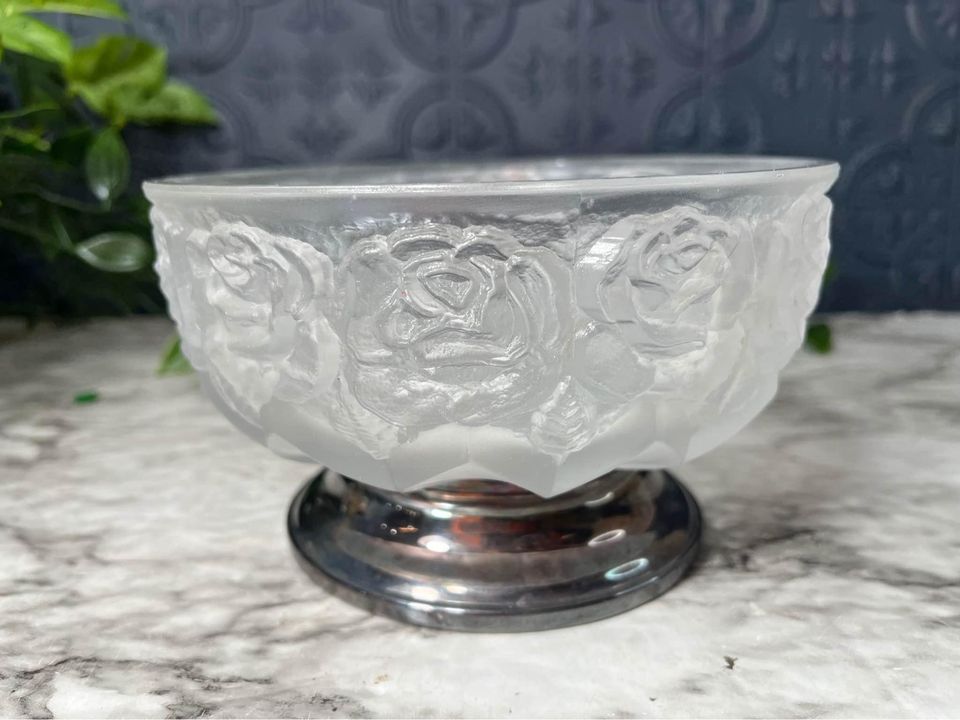 Frosted rose relief bowl