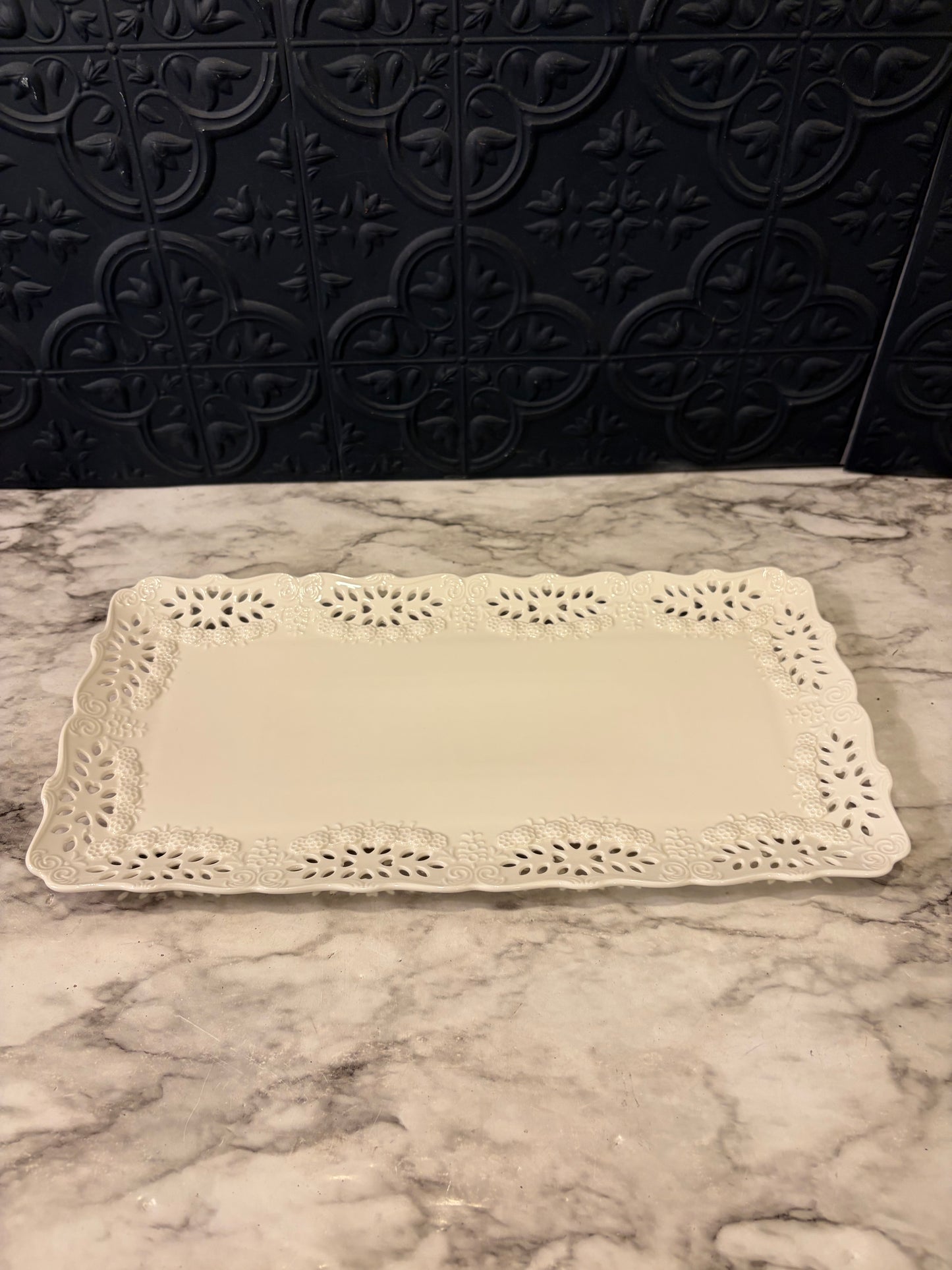 Peppertree Tabletops Rectangle Lace Edge Platter