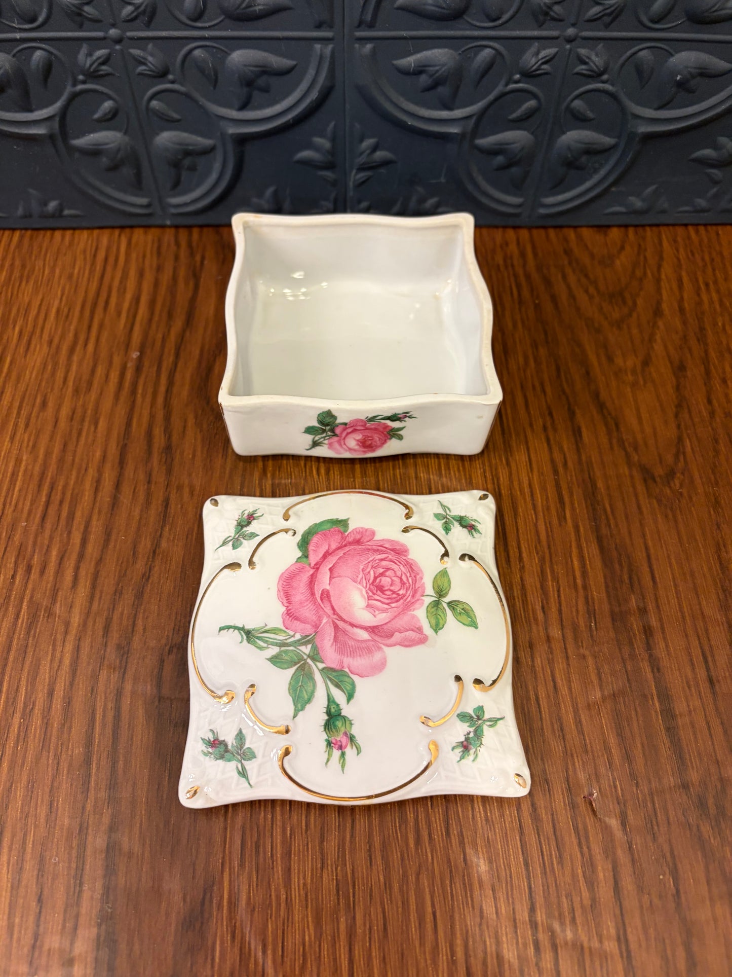 JapaneseTrinket box with Rose