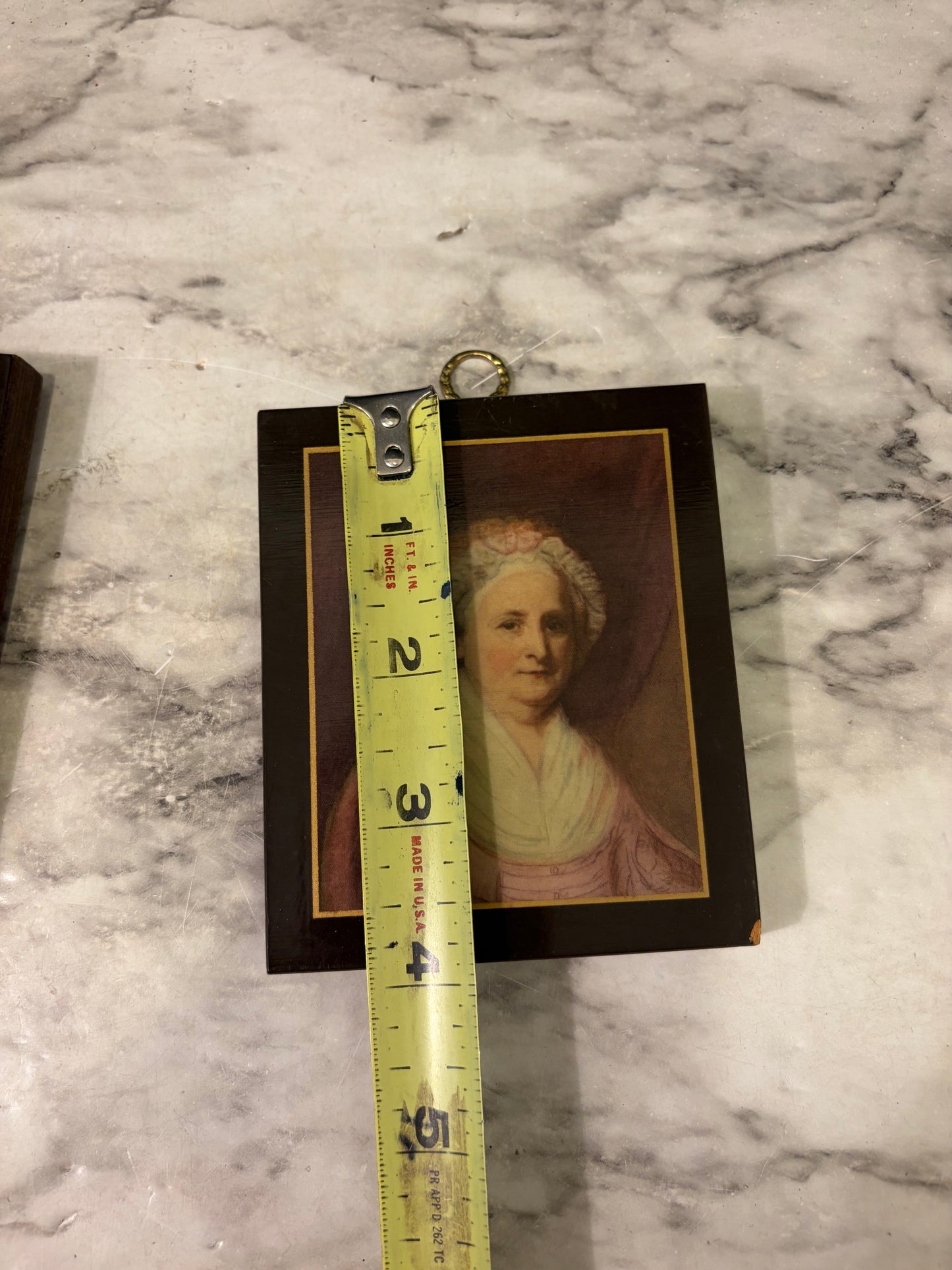 George and Martha Washington Small Wood hangings