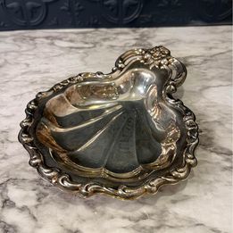 Silverplated clam shell dish