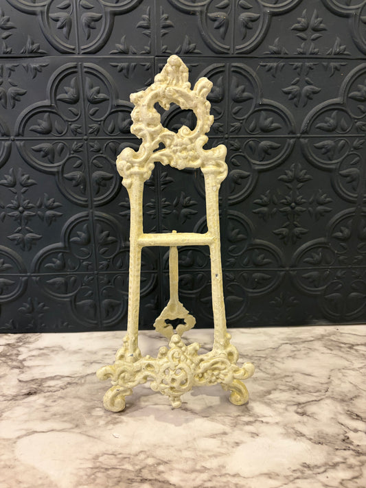 White Metal Easel 12"