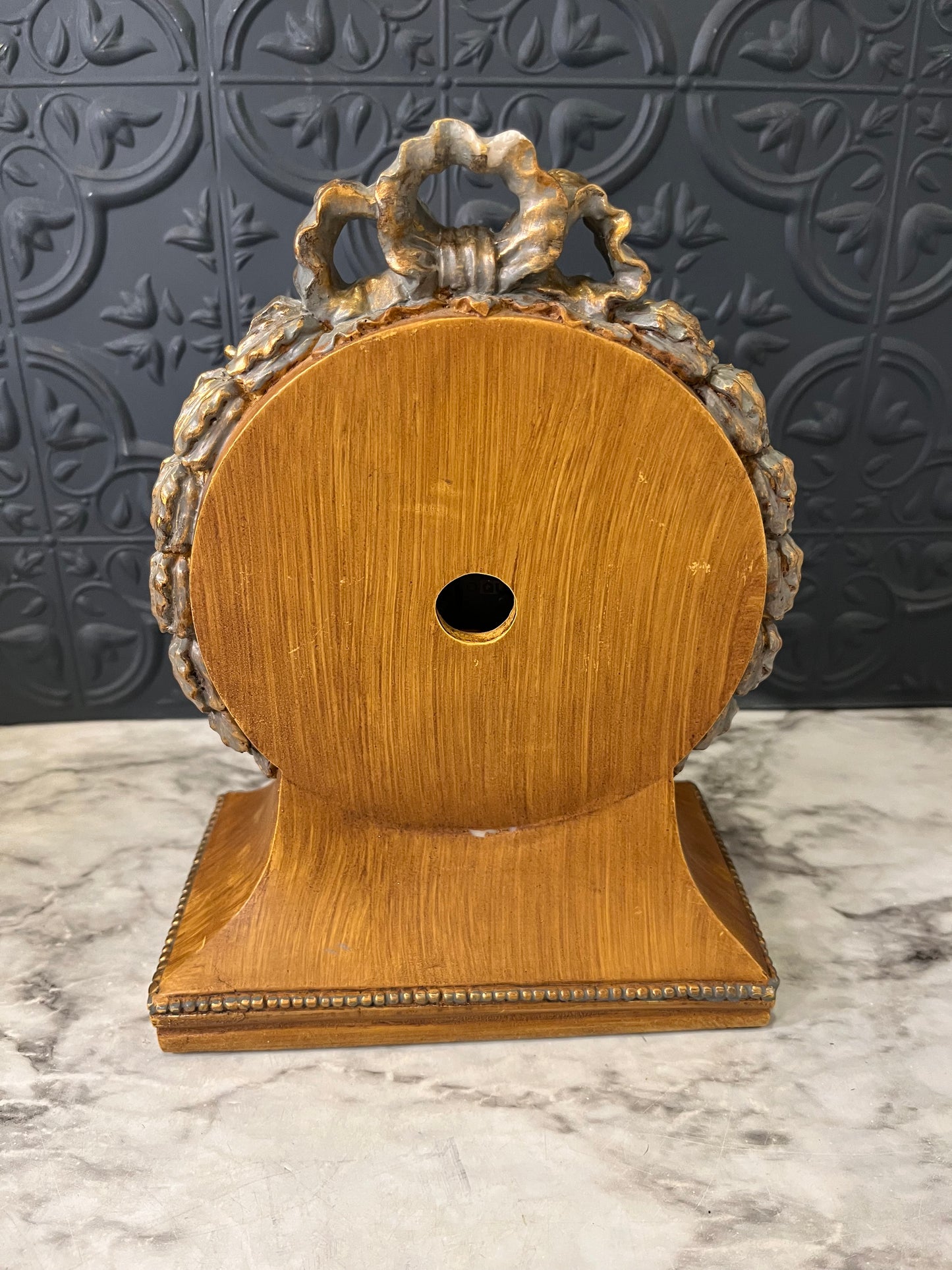 Quartz clock in Gold Resin with Bow