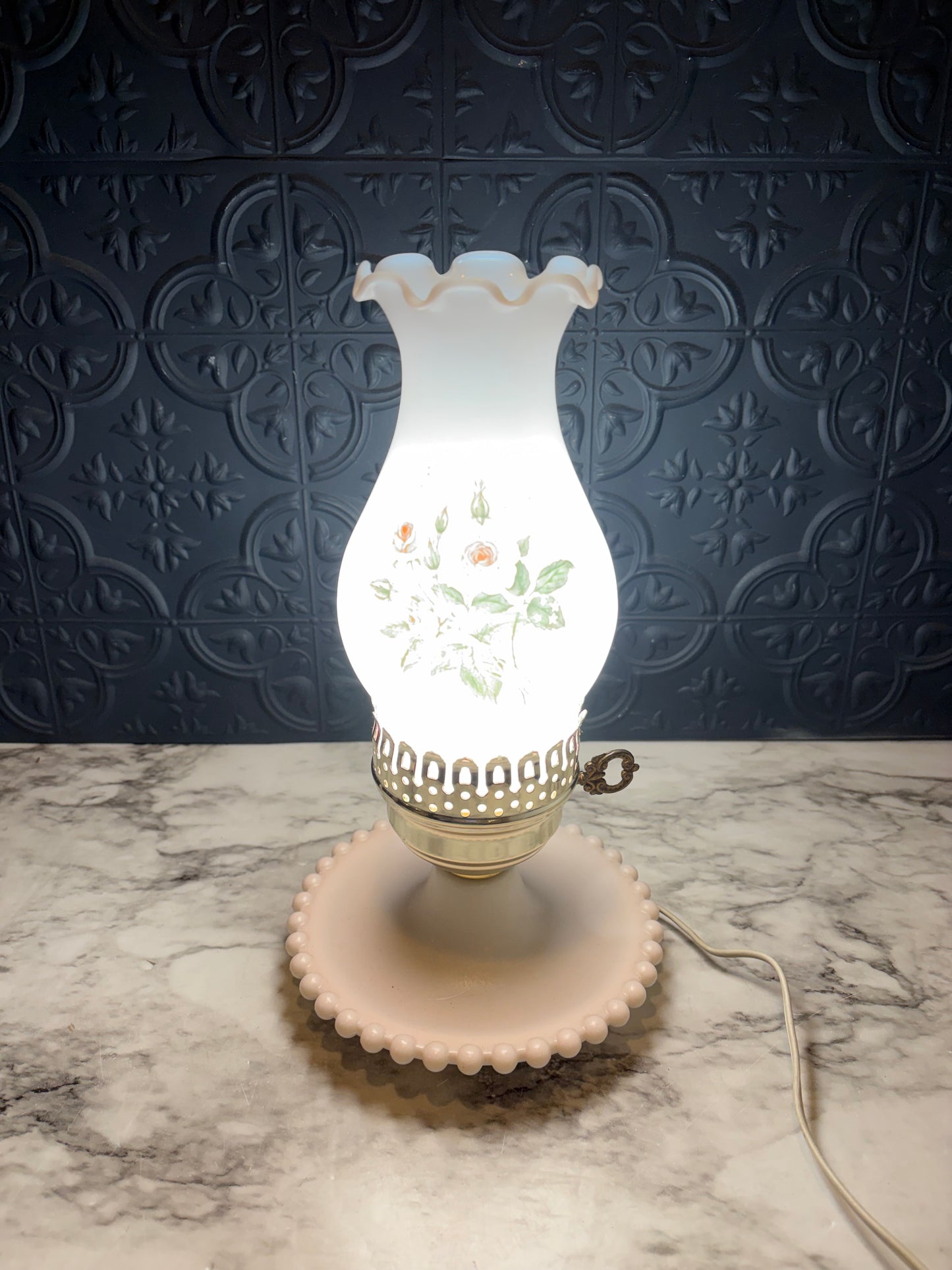 Milkglass Hurrican Lamp with handpainted pink roses