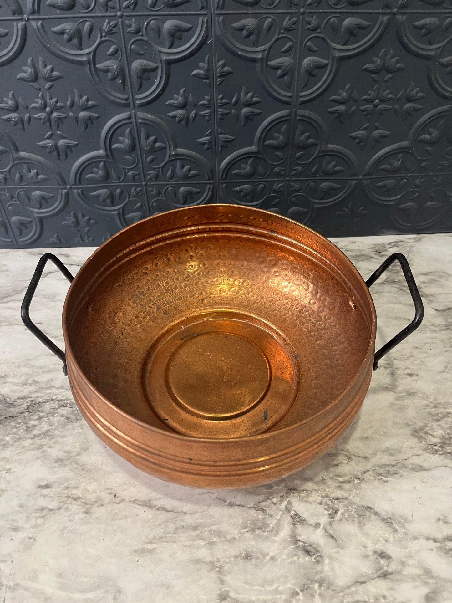 Hammered Copper Round pot with Black Metal Handles