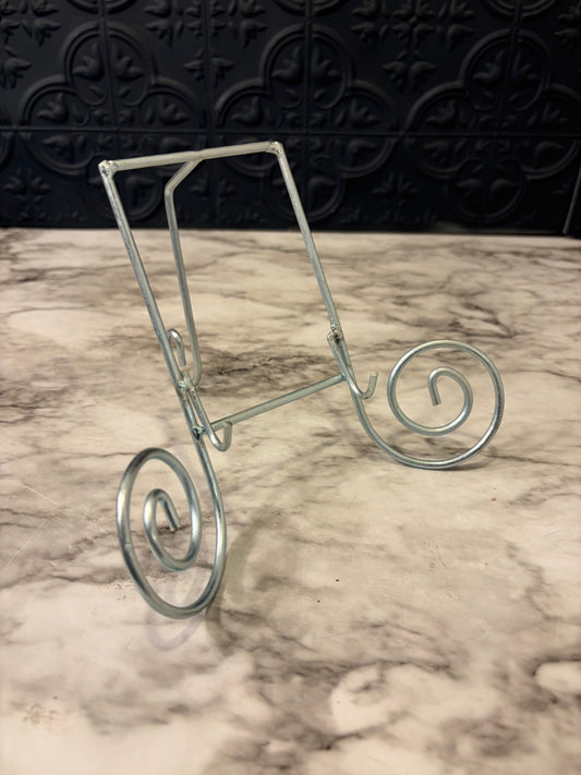 Silver Twisted Metal Easel
